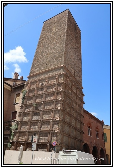 Ravenna_městská_věž