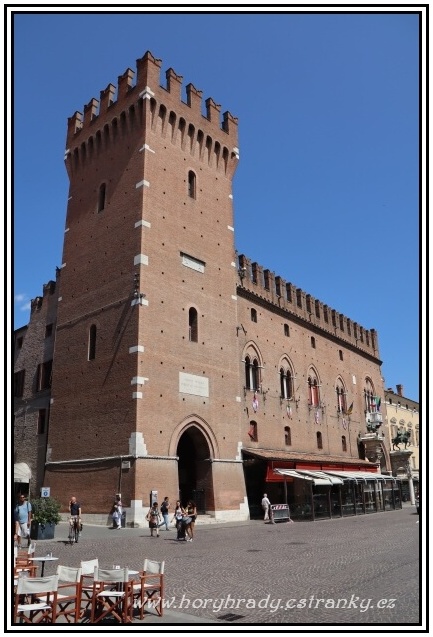 Ferrara_Vítězná_věž
