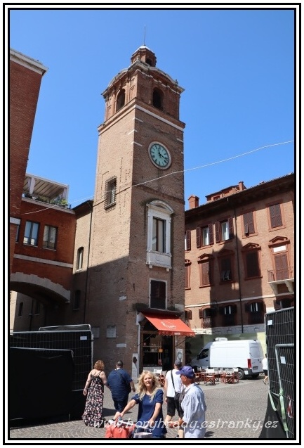 Ferrara_hodinová_věž