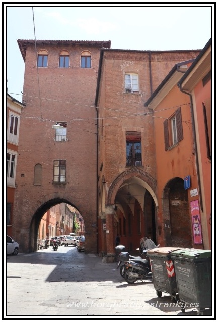 Bologna_brána_Castiglione