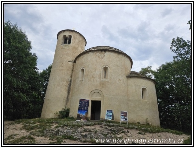 Říp_rotunda_sv_Jiří_a_sv_Vojtěcha__02