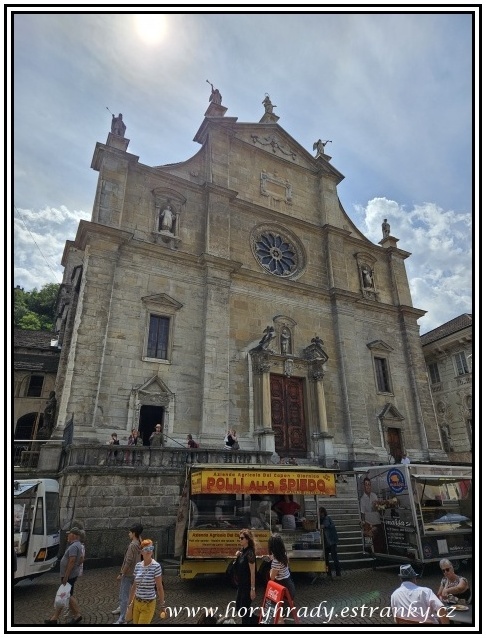 Bellinzona_kostel_sv.Petra_a_Štěpána