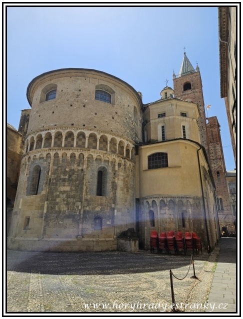 Albenga_katedrála_sv.Michaela_Archanděla__01