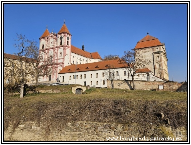 Znojmo_bazilika_Nanebevzetí_Panny_Marie_a_sv.Václava__03