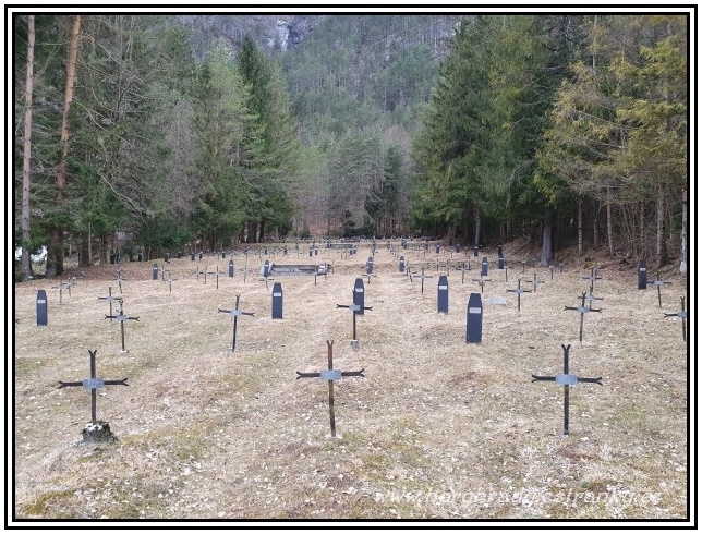 Log_pod_Mangartom_vojenský_hřbitov_WW1