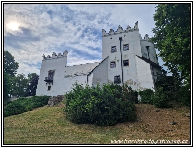 Strážky_kaštiel