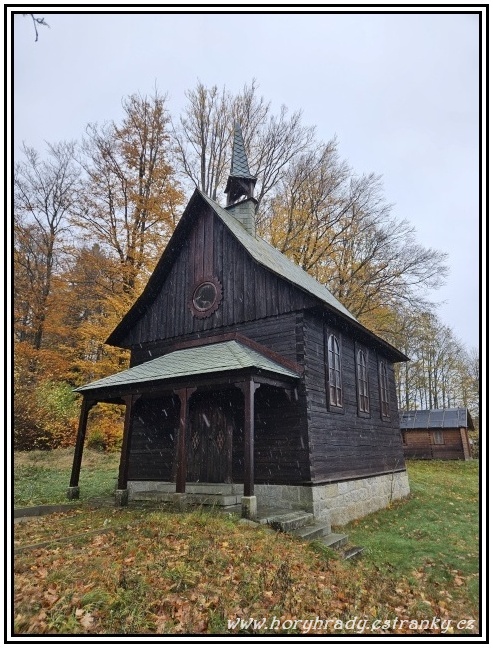 Ostrůvek_lesní_kaple