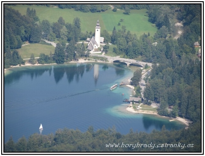 Ribčev_Laz_kostel_sv.Jana_Křtitele__02