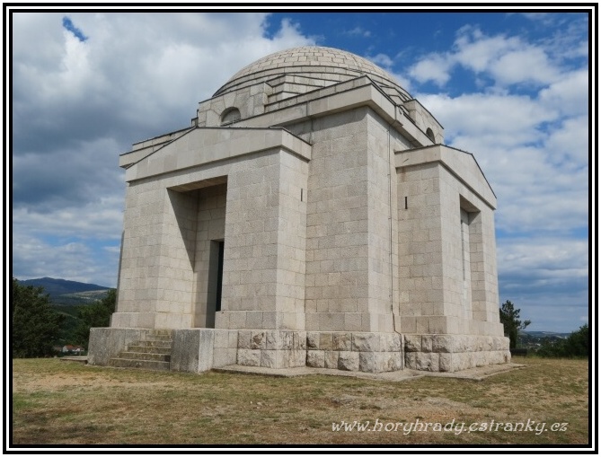 Otavice_mausoleum_Ivana_Meštroviće