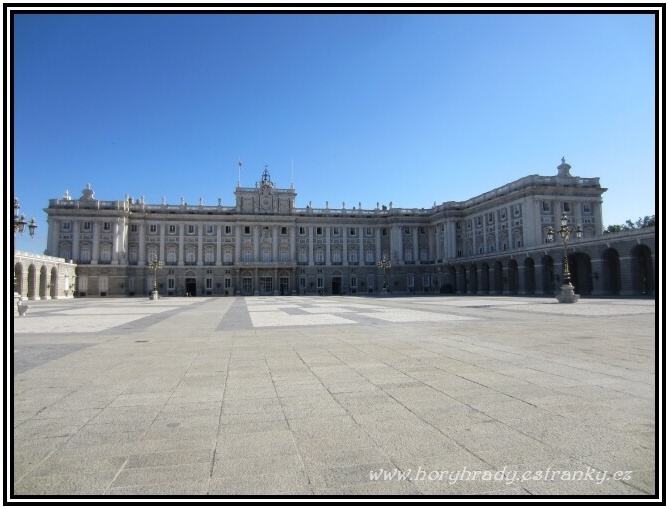 Madrid_královský_palác__01