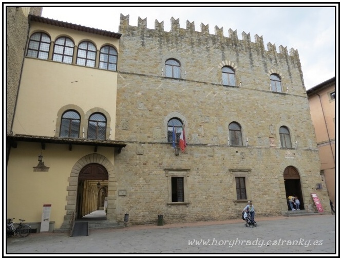 Arezzo_palác_Priori
