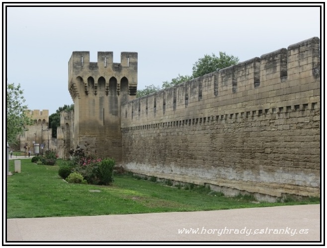 Avignon_městské_hradby__01