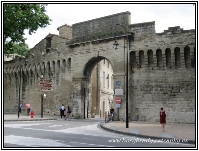 Avignon_Porte_du_Rhone