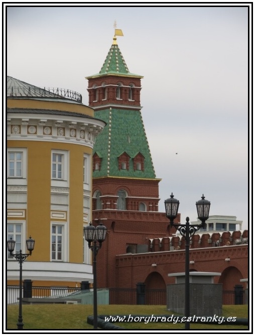 Moskva_Kreml_věž_Senátní