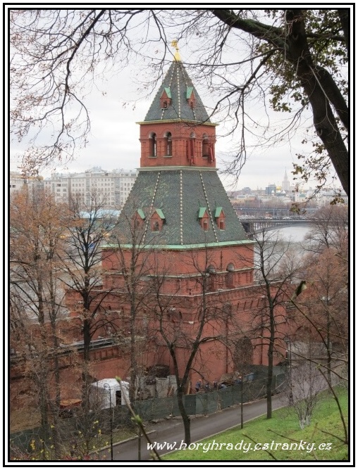 Moskva_Kreml_věž_Tajenka