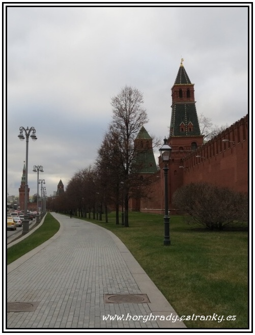 Moskva_Kreml_věž_Druhá-bezejmenná