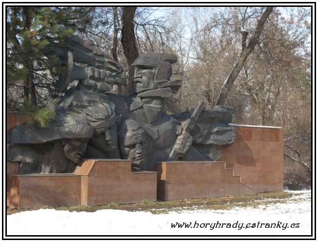 Almaty_park_Panfilovových_hrdinů__02