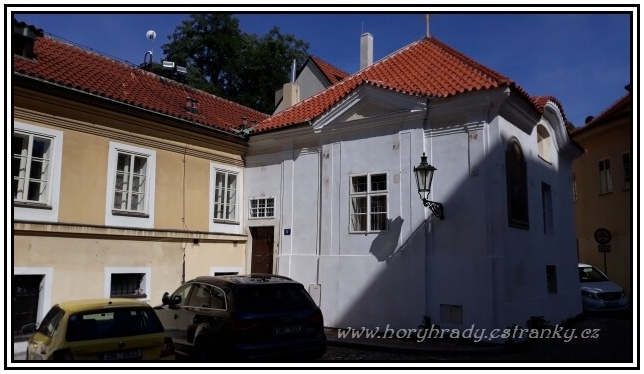 Praha_kostnice_s_kaplí_Nejsvětější_Trojice (Staré Město)