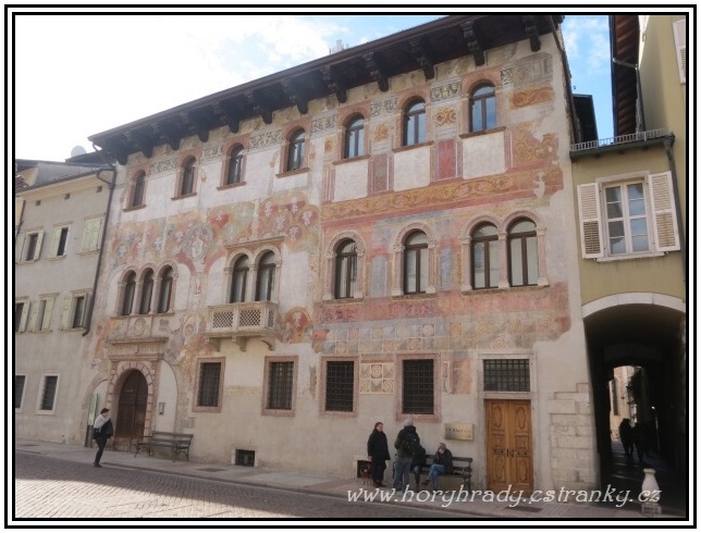 Trento_palác_Quettq_Alberti-Colico