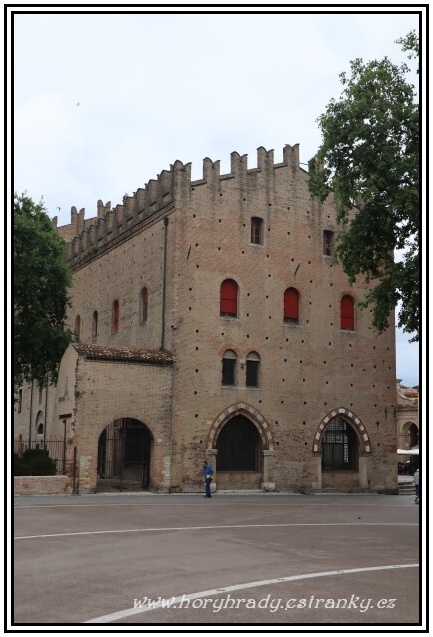 Rimini_palác_Arengo
