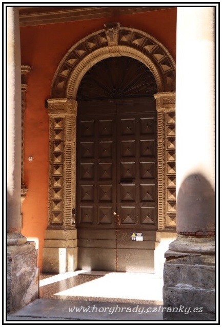 Bologna_palác_Ariosti