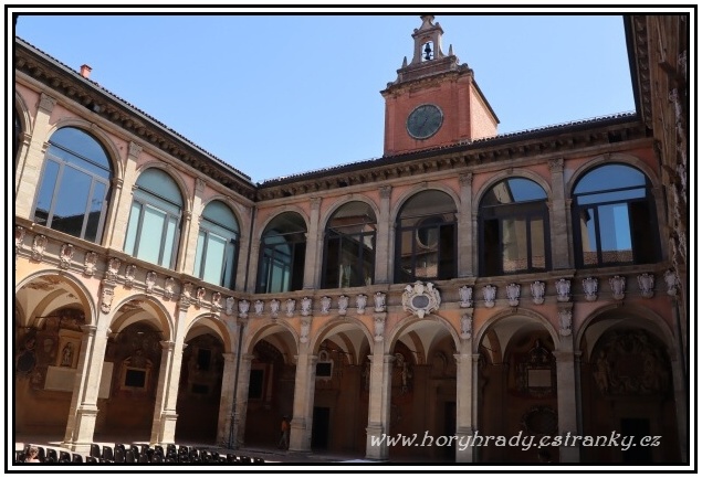 Bologna_městská_knihovna_Archiginnasio